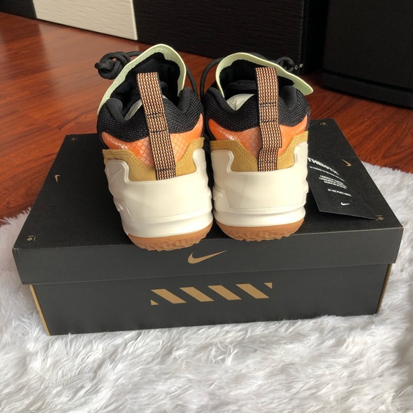 New NIKE Size 8 Men’s Zoom Moc Bright Ceramic Shoe